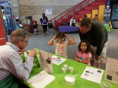 IGERT students working with young scientists at Explore UT